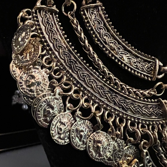 This Vintage Boho Gold Coin Jewelry Set Necklace + Earring Set is all the rage! - Picture 10 of 13